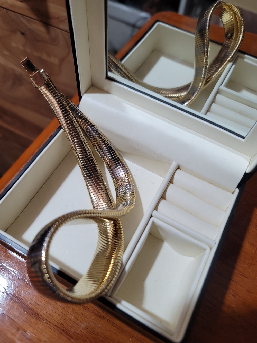 Vintage Gold Tone Flexible Herringbone Necklace
